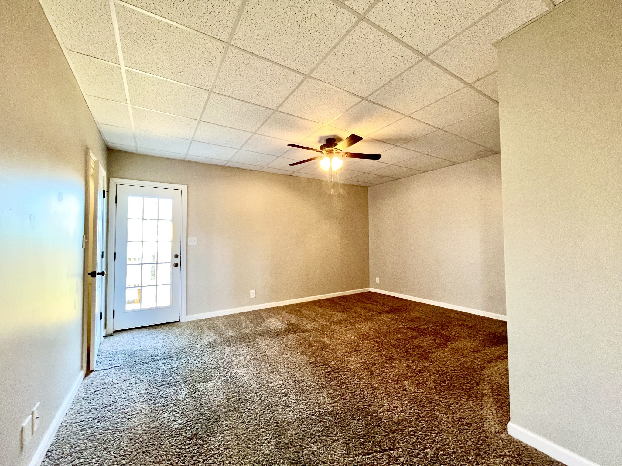 3773 Suiter Road Clarksville, TN 37040 - Photo 21 of 25 an empty room with a empty space and windows