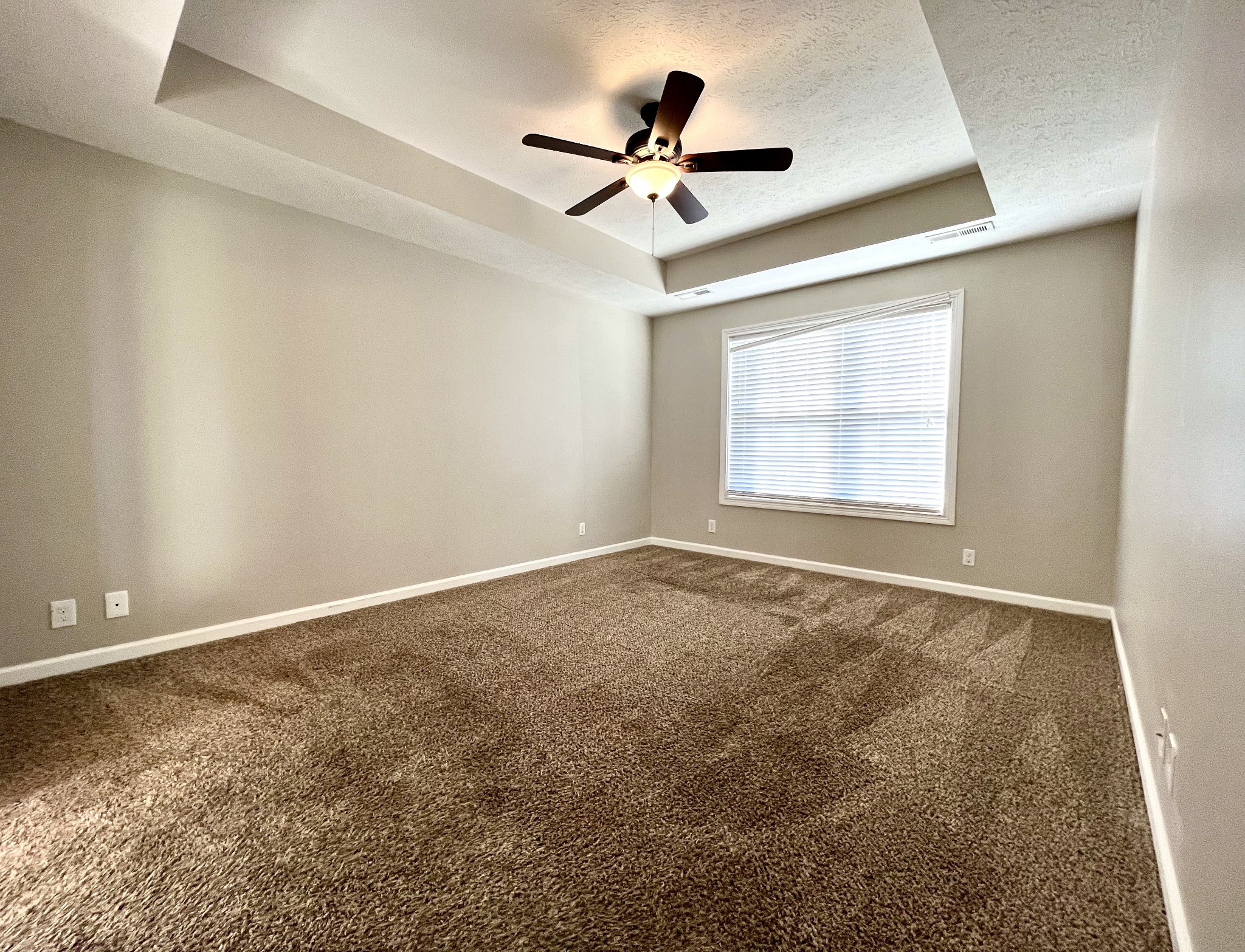 3773 Suiter Road Clarksville, TN 37040 - Photo 6 of 25 a view of a livingroom with a ceiling fan and window