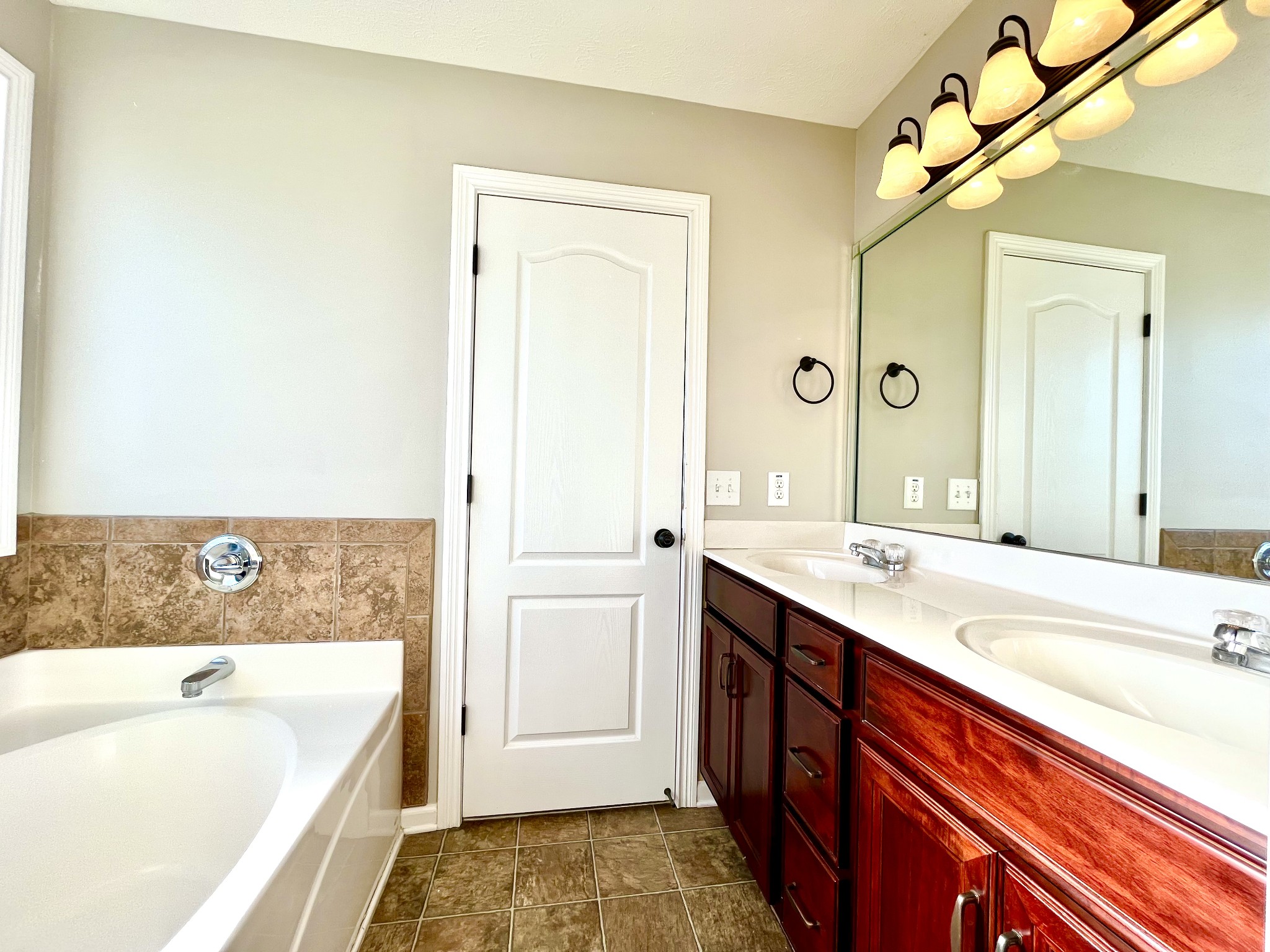 3773 Suiter Road Clarksville, TN 37040 - Photo 9 of 25 a bathroom with a tub sink and mirror