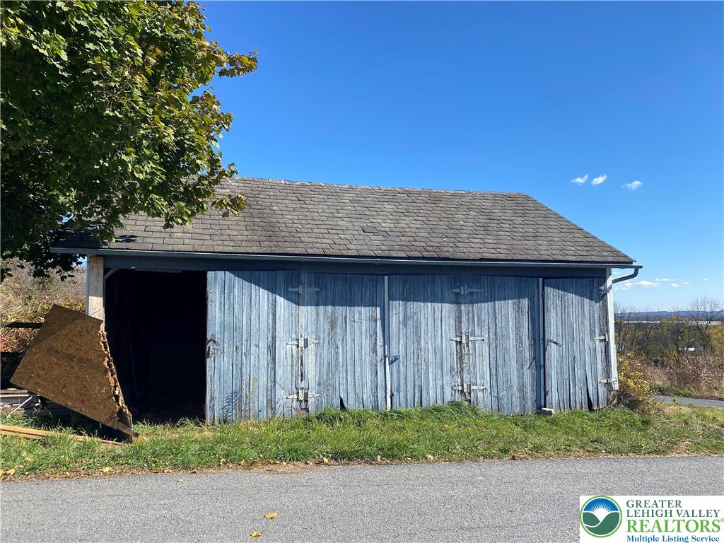 3236 Michaels School Road Nazareth, PA 18064 - Photo 2 of 6 a backyard of a house