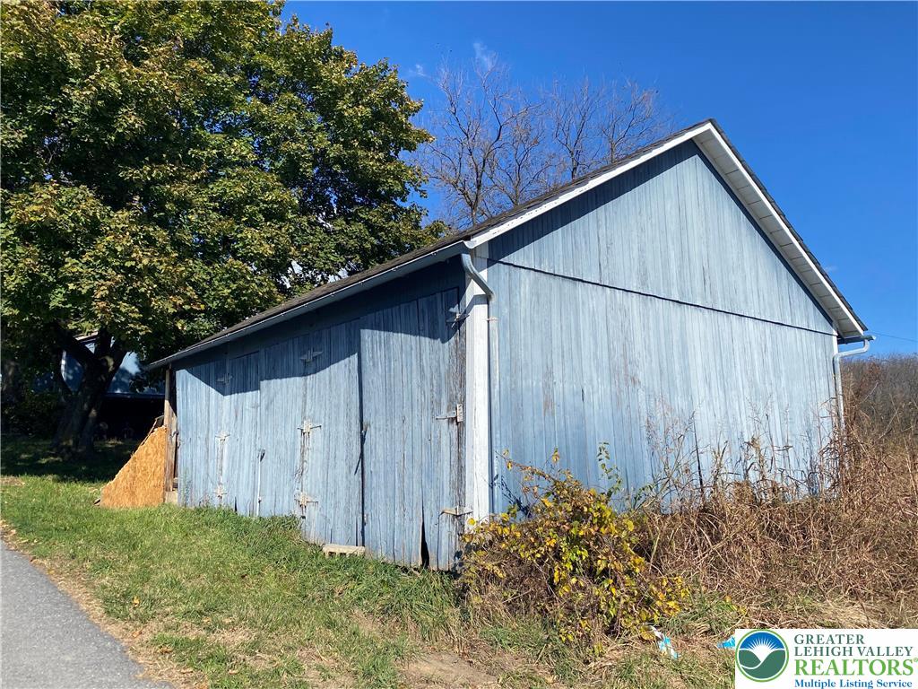 3236 Michaels School Road Nazareth, PA 18064 - Photo 4 of 6 a backyard of a house