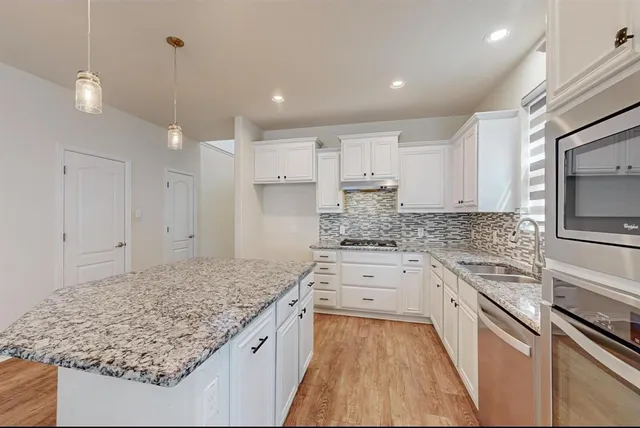 $2,900 | 2652 Shadow Glen Drive, Little Elm, TX 75068