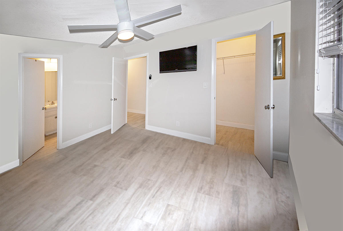 2012 Southwest Roma Way Boynton Beach, FL 33426 - Photo 10 of 19 X MBR