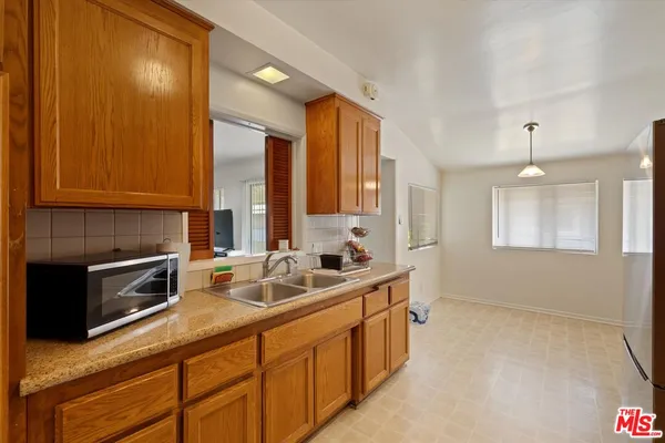 $1,395,000 | 3728 Redondo Beach Boulevard, Torrance, CA 90504