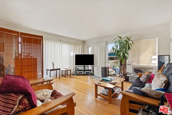 $1,395,000 | 3728 Redondo Beach Boulevard, Torrance, CA 90504