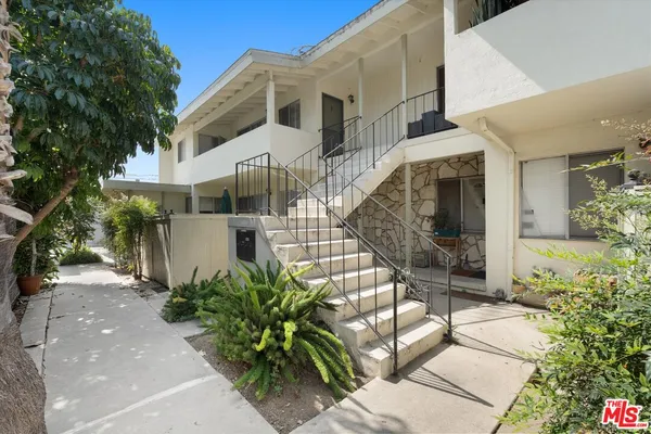 $1,395,000 | 3728 Redondo Beach Boulevard, Torrance, CA 90504