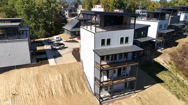 $2,000,000 | 2953 Tipi Way, Pigeon Forge, TN 37863