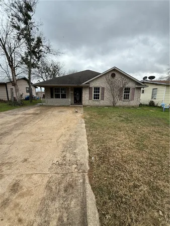 $106,400 | 1105 West Davis Street, Hearne, TX 77859