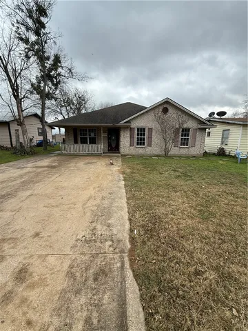 $112,000 | 1105 West Davis Street, Hearne, TX 77859