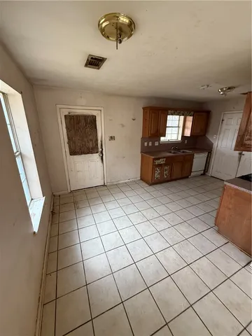 $112,000 | 1105 West Davis Street, Hearne, TX 77859