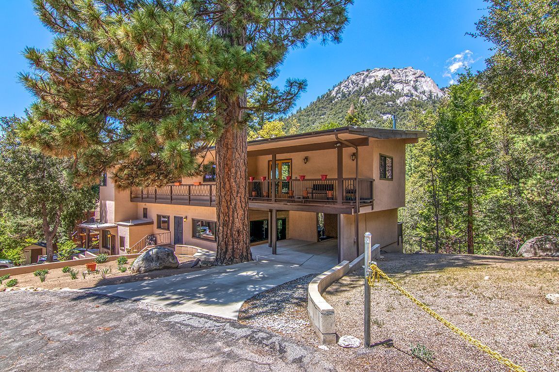 a view of a house with backyard and sitting area