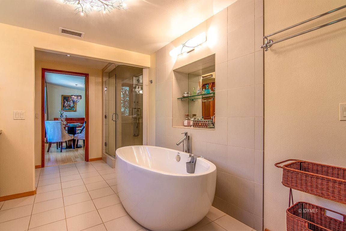 55596 Encino Road Idyllwild, CA 92549 - Photo 50 of 74 a bathroom with a bathtub and shower