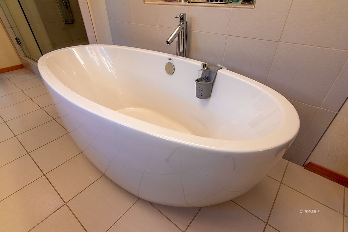 55596 Encino Road Idyllwild, CA 92549 - Photo 51 of 74 a white bath tub sitting in a bathroom