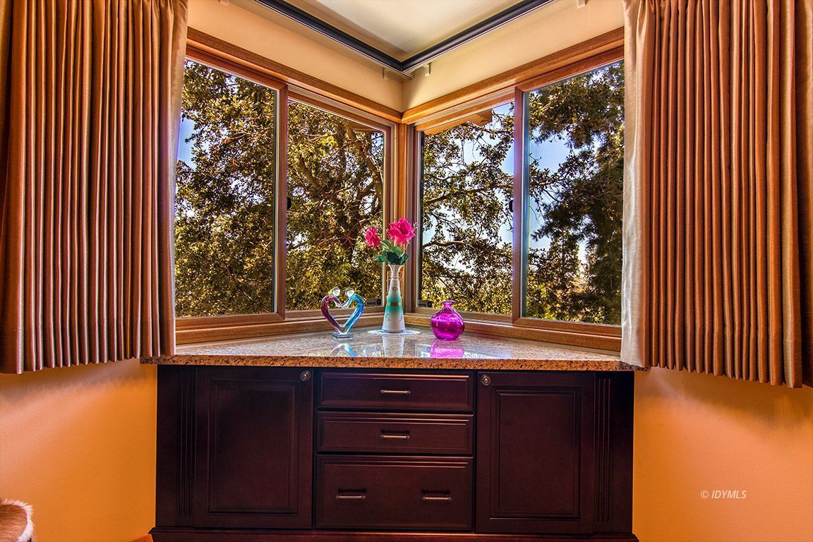 55596 Encino Road Idyllwild, CA 92549 - Photo 58 of 74 a view of a entryway