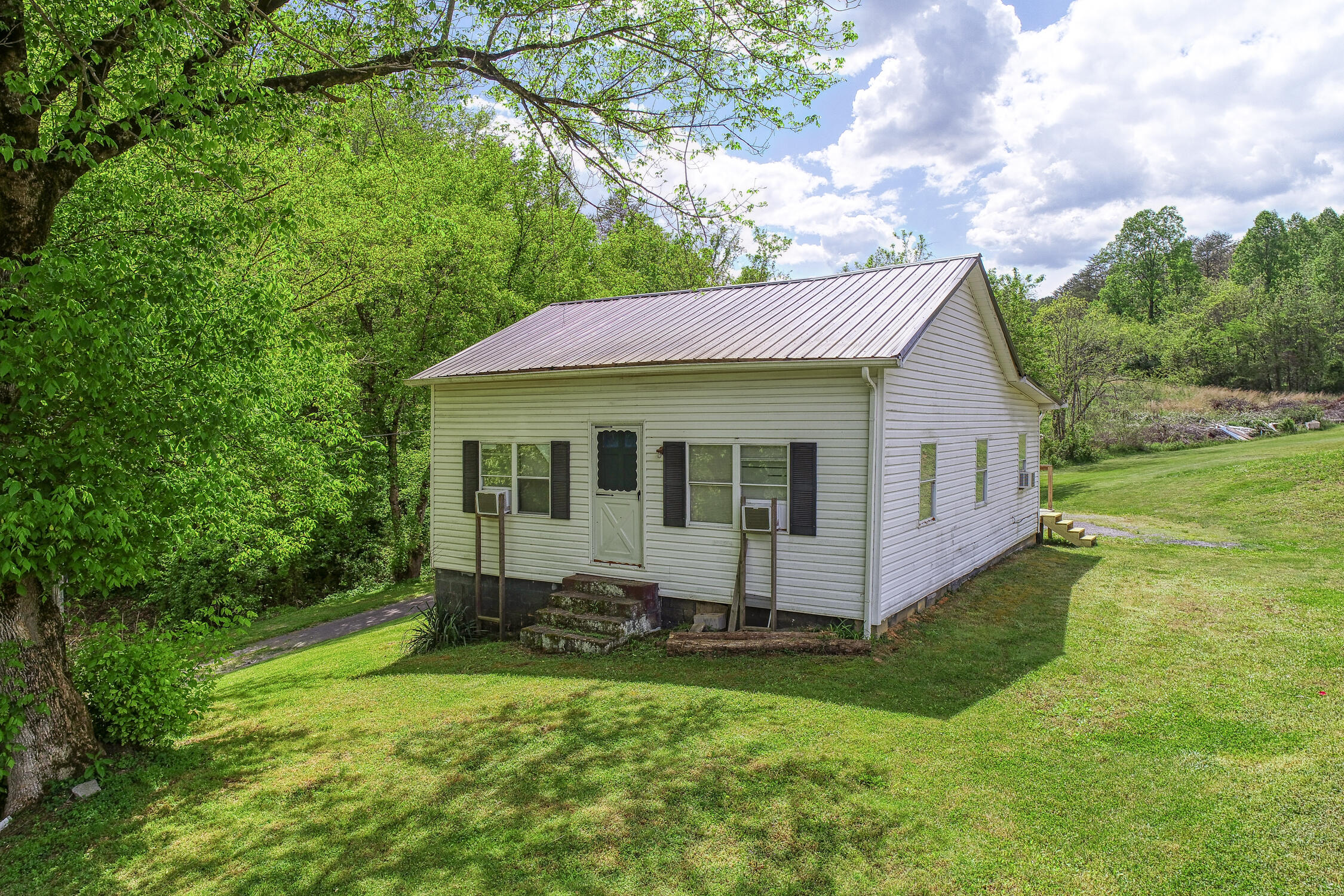 720 Speedwell Road Bulls Gap, TN 37711 - Photo 2 of 23 Fobber. Speedwell. Bulls Gap MLSa (2 of
