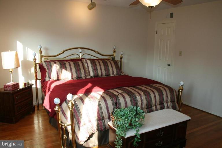 9509 Starmont Road Bethesda, MD 20817 - Photo 22 of 28 Master Bedroom