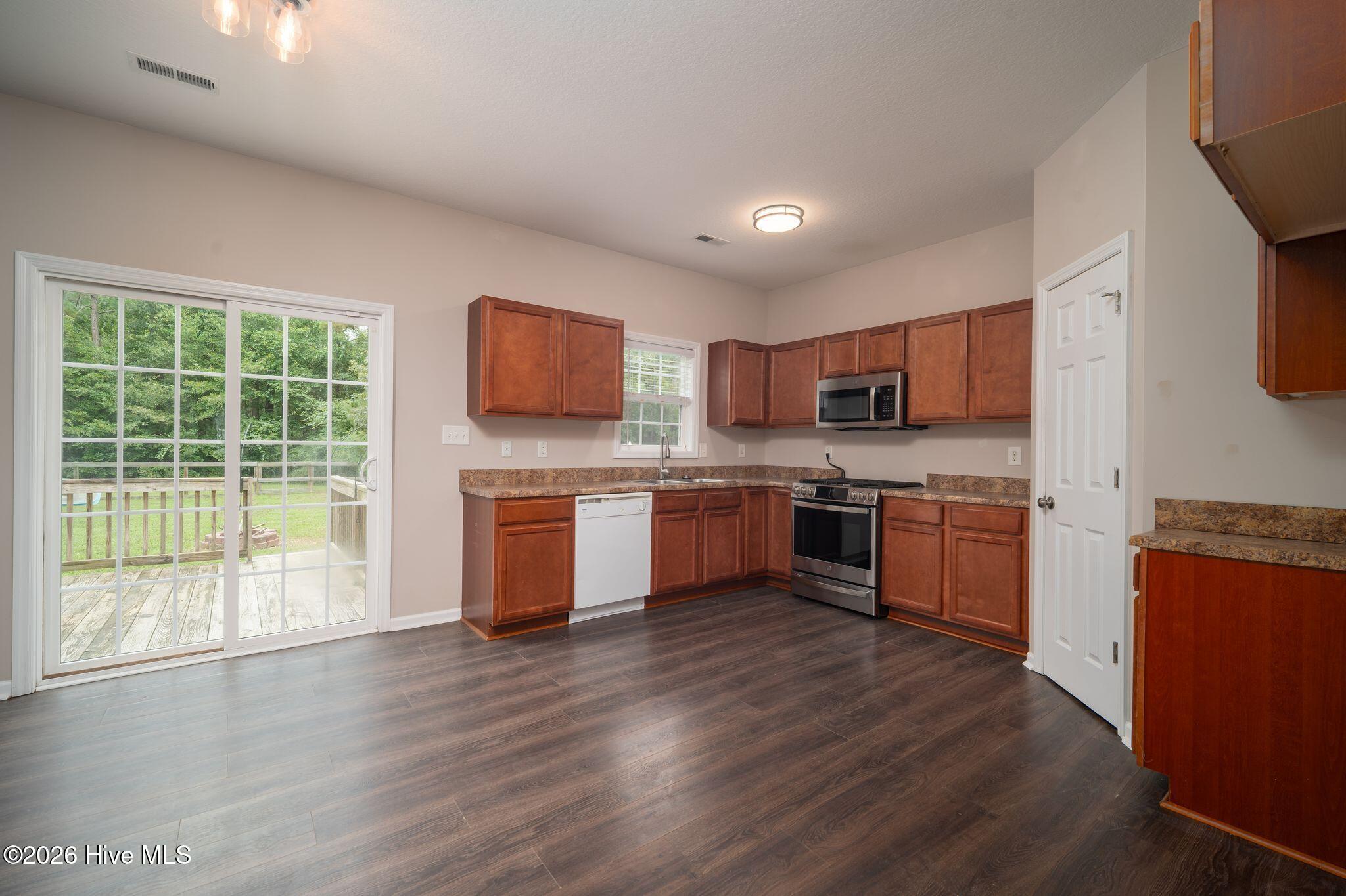 124 Saint Road Richlands, NC 28574 - Photo 15 of 57
