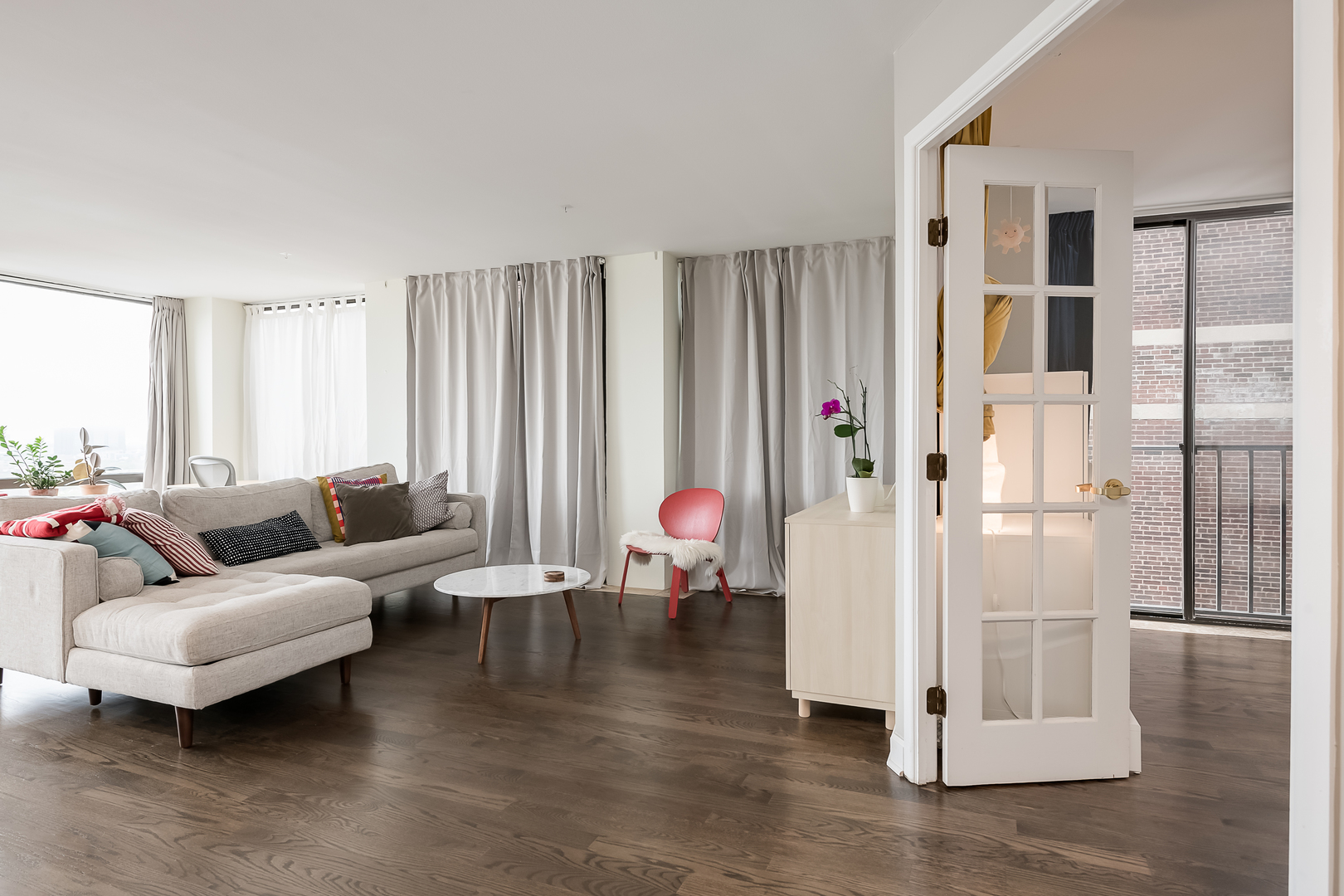 345 West Fullerton Parkway, Unit 1706 Chicago, IL 60614 - Photo 13 of 26 a living room with furniture and a gate