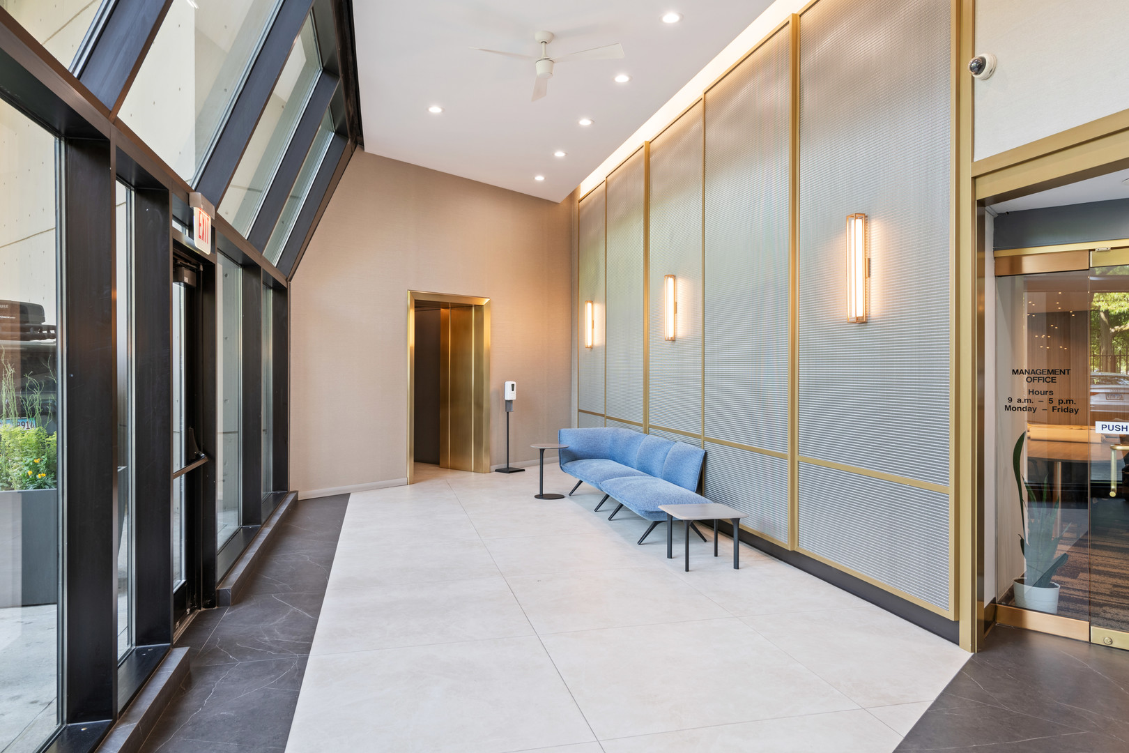 345 West Fullerton Parkway, Unit 1706 Chicago, IL 60614 - Photo 3 of 26 a view of a hallway with furniture