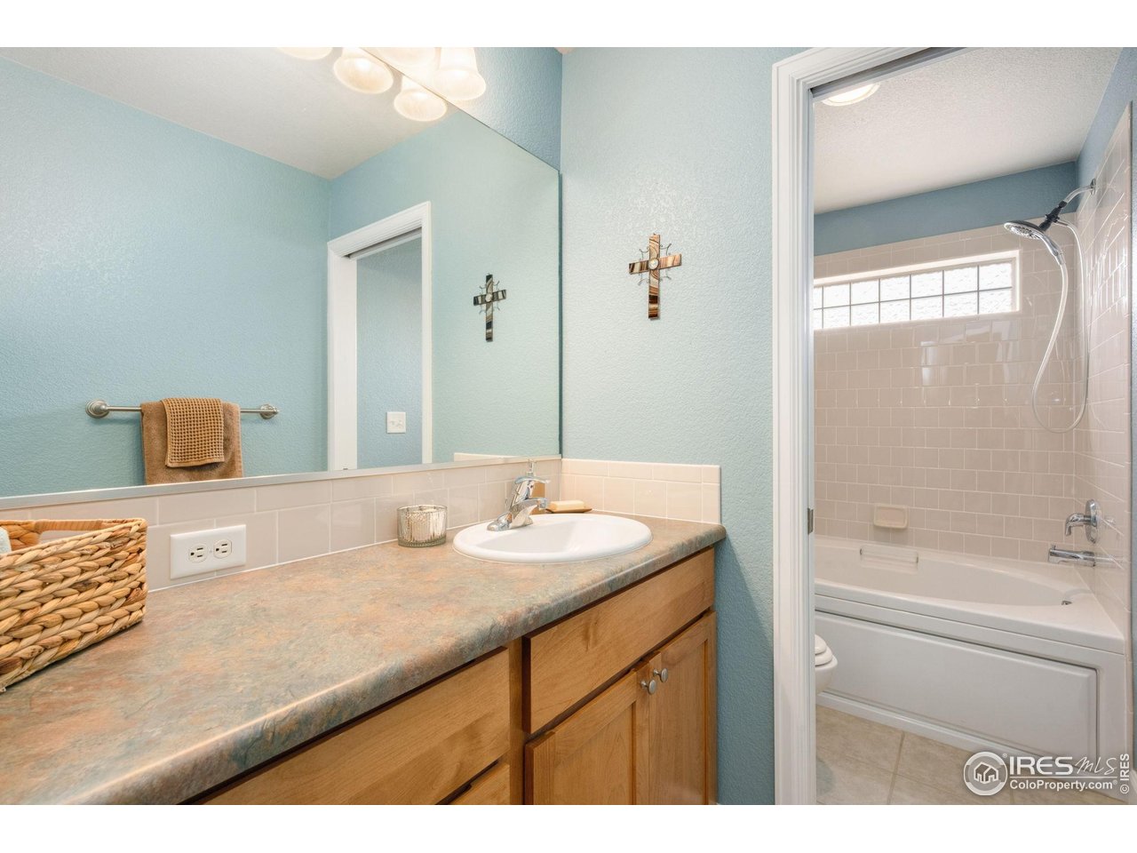 5775 29th Street, Unit 1307 Greeley, CO 80634 - Photo 16 of 28 Generous second bathroom with large vanity and deep soaking tub.