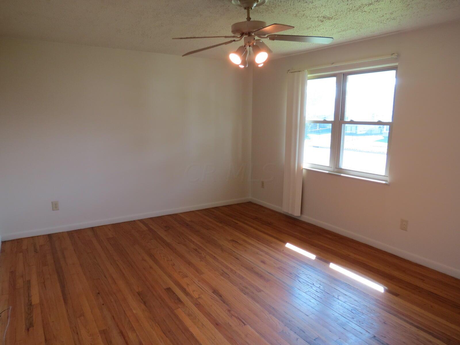 3110 Hillgate Road Columbus, OH 43207 - Photo 4 of 17 3110 hillgate (8)