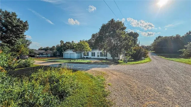 $215,000 | 1 Deepwoods Drive, Linn Valley, KS 66040