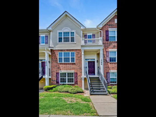 $3,300 | 1464 Lakeridge Court, Unit 1464, Mundelein, IL 60060