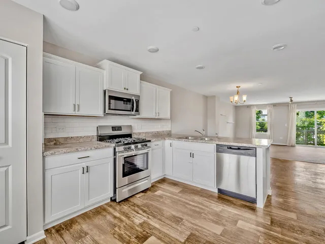 $3,300 | 1464 Lakeridge Court, Unit 1464, Mundelein, IL 60060