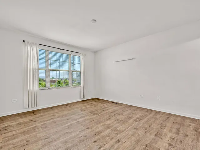 $3,300 | 1464 Lakeridge Court, Unit 1464, Mundelein, IL 60060