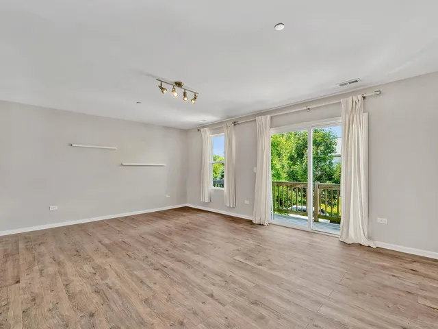 $3,300 | 1464 Lakeridge Court, Unit 1464, Mundelein, IL 60060