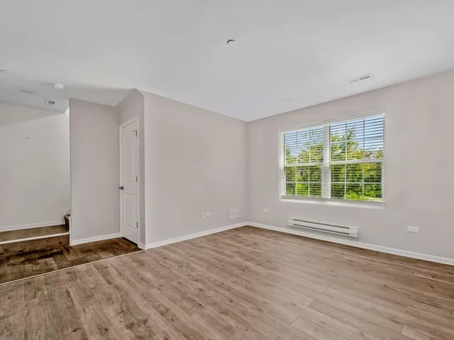 $3,300 | 1464 Lakeridge Court, Unit 1464, Mundelein, IL 60060