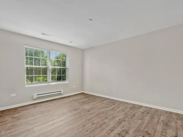 $3,300 | 1464 Lakeridge Court, Unit 1464, Mundelein, IL 60060