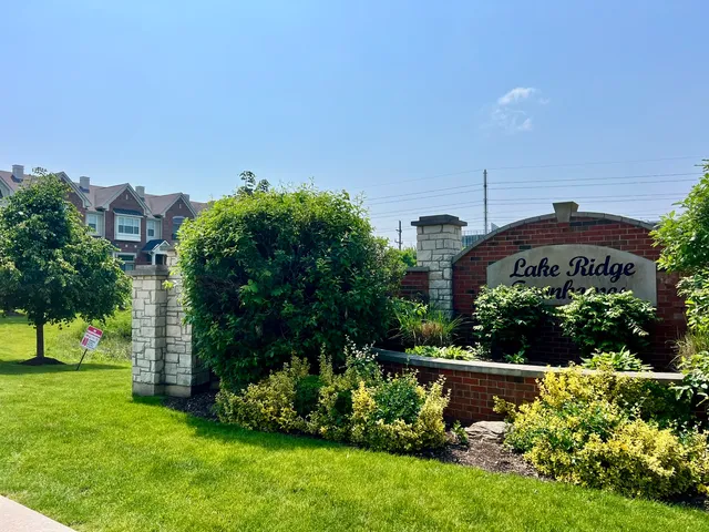 $3,300 | 1464 Lakeridge Court, Unit 1464, Mundelein, IL 60060