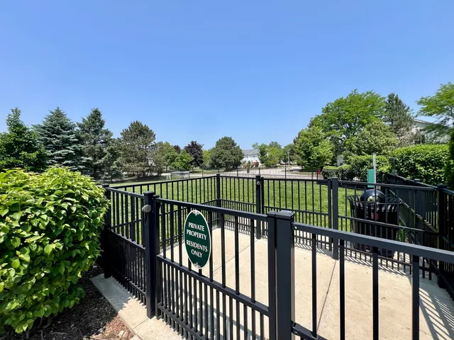 $3,300 | 1464 Lakeridge Court, Unit 1464, Mundelein, IL 60060