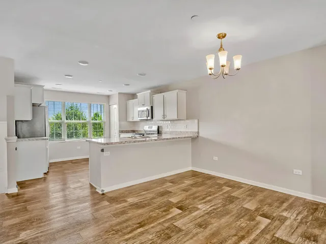 $3,300 | 1464 Lakeridge Court, Unit 1464, Mundelein, IL 60060