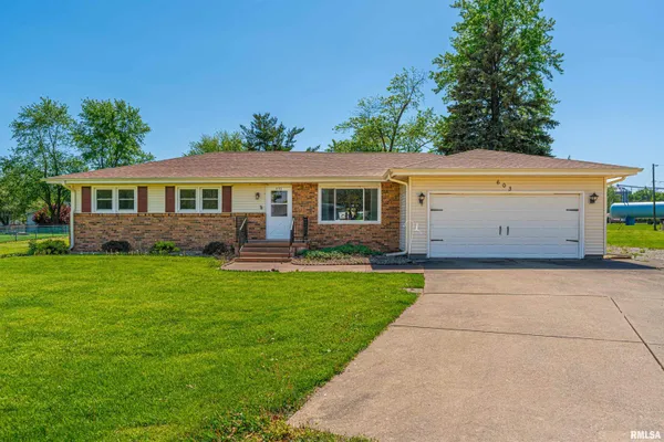 $185,000 | 603 Illinois Street, Warrensburg, IL 62573