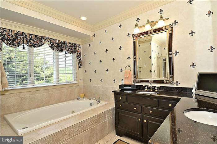 929 Western Road Cockeysville, MD 21030 - Photo 16 of 30 Bath (Master)