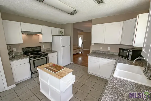 $234,900 | 25790 Oak Alley Drive, Holden, LA 70744