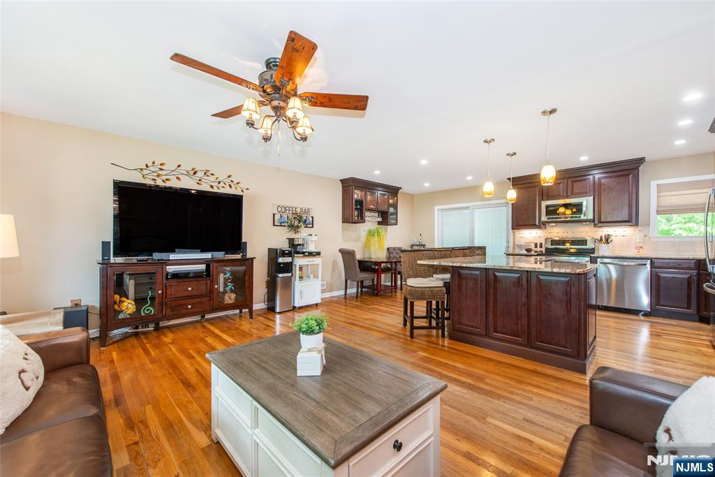 42 Summit Road Oak Ridge, NJ 07438 - Photo 8 of 39