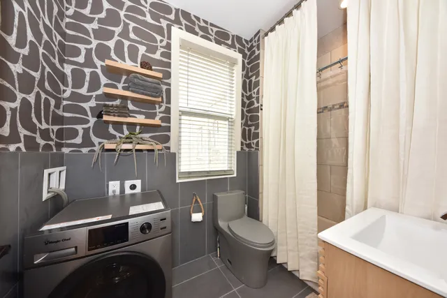 $2,100 | 1949 North Dr. Martin Luther King Jr. Drive, Milwaukee, WI 53212