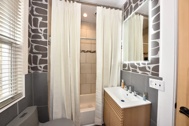 $2,100 | 1949 North Dr. Martin Luther King Jr. Drive, Milwaukee, WI 53212