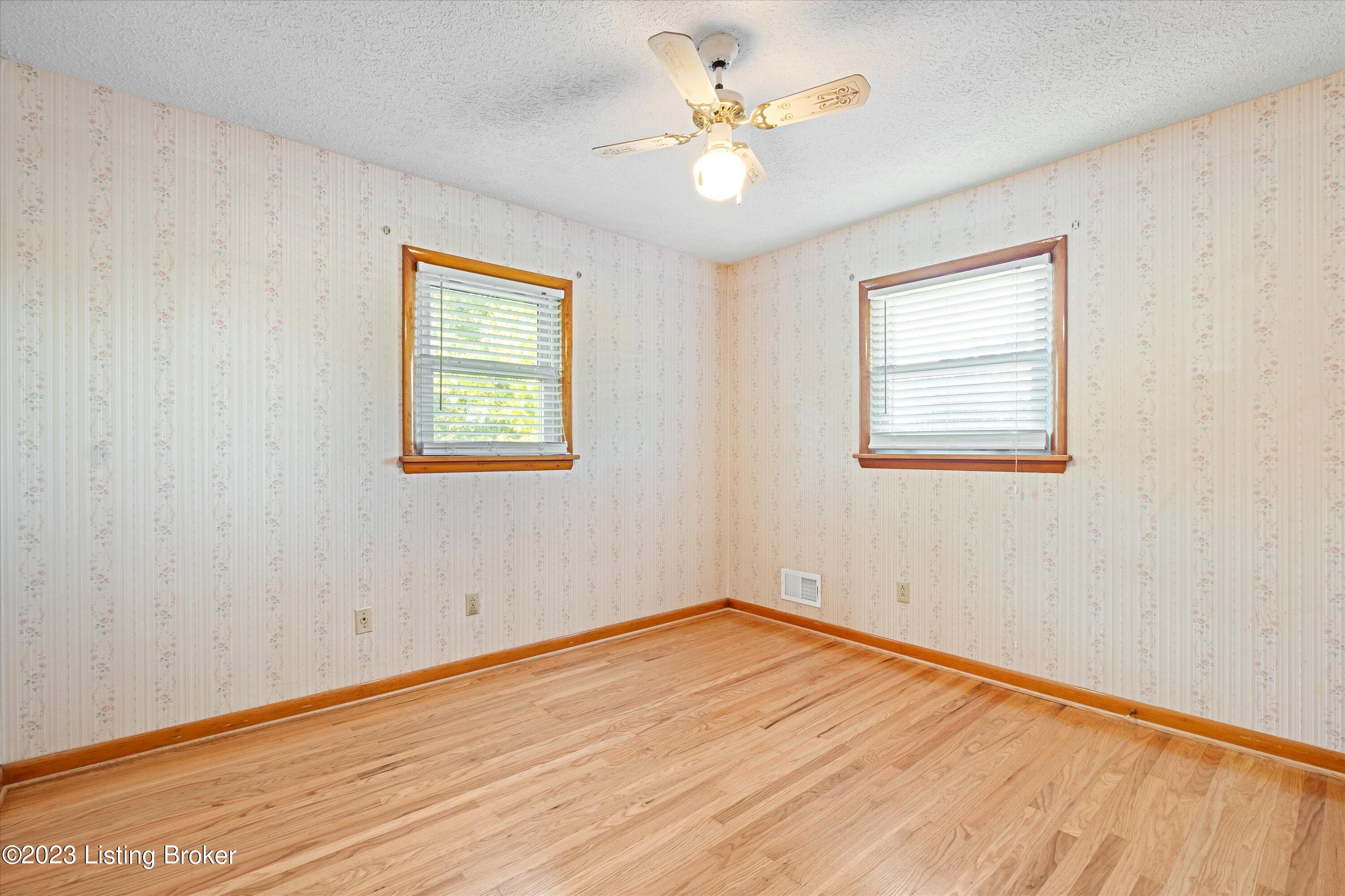 6913 Ledgerock Road Louisville, KY 40219 - Photo 14 of 40 14-6913Ledgerock-LouisvilleRealEstateMed