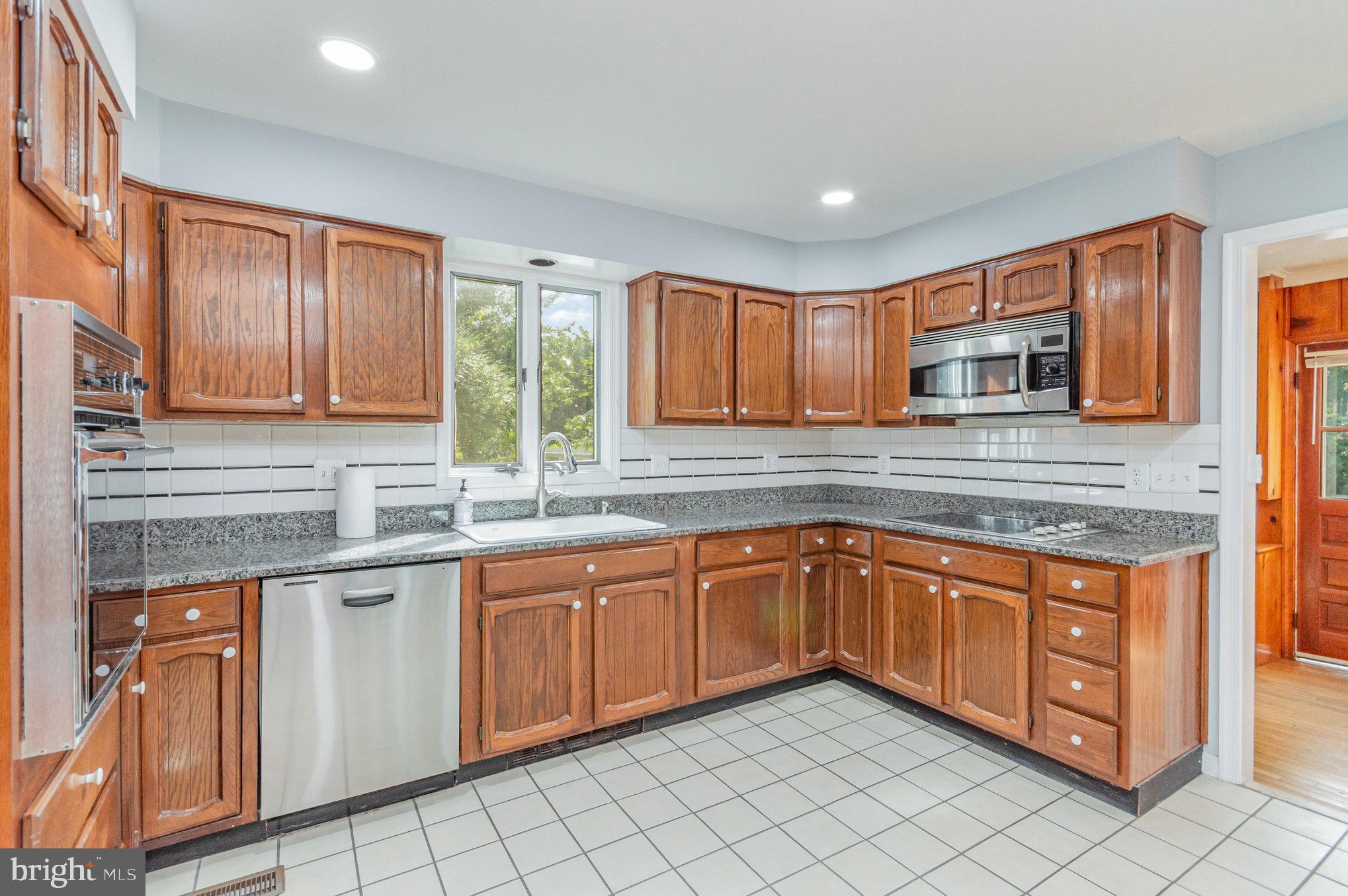 315 Edwards Ferry Road Northeast Leesburg, VA 20176 - Photo 12 of 29 Gallery Image 12
