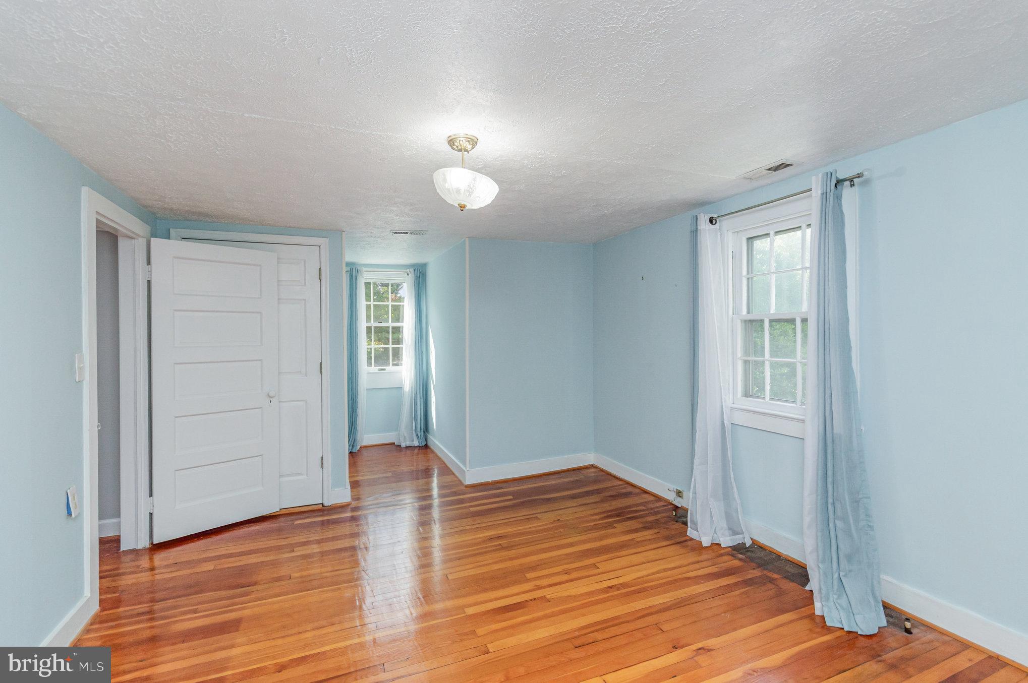 315 Edwards Ferry Road Northeast Leesburg, VA 20176 - Photo 18 of 29 Gallery Image 18