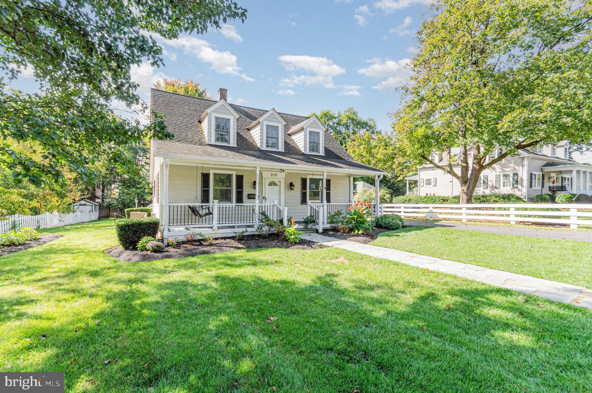 315 Edwards Ferry Road Northeast Leesburg, VA 20176 - Photo 4 of 29 Gallery Image 4