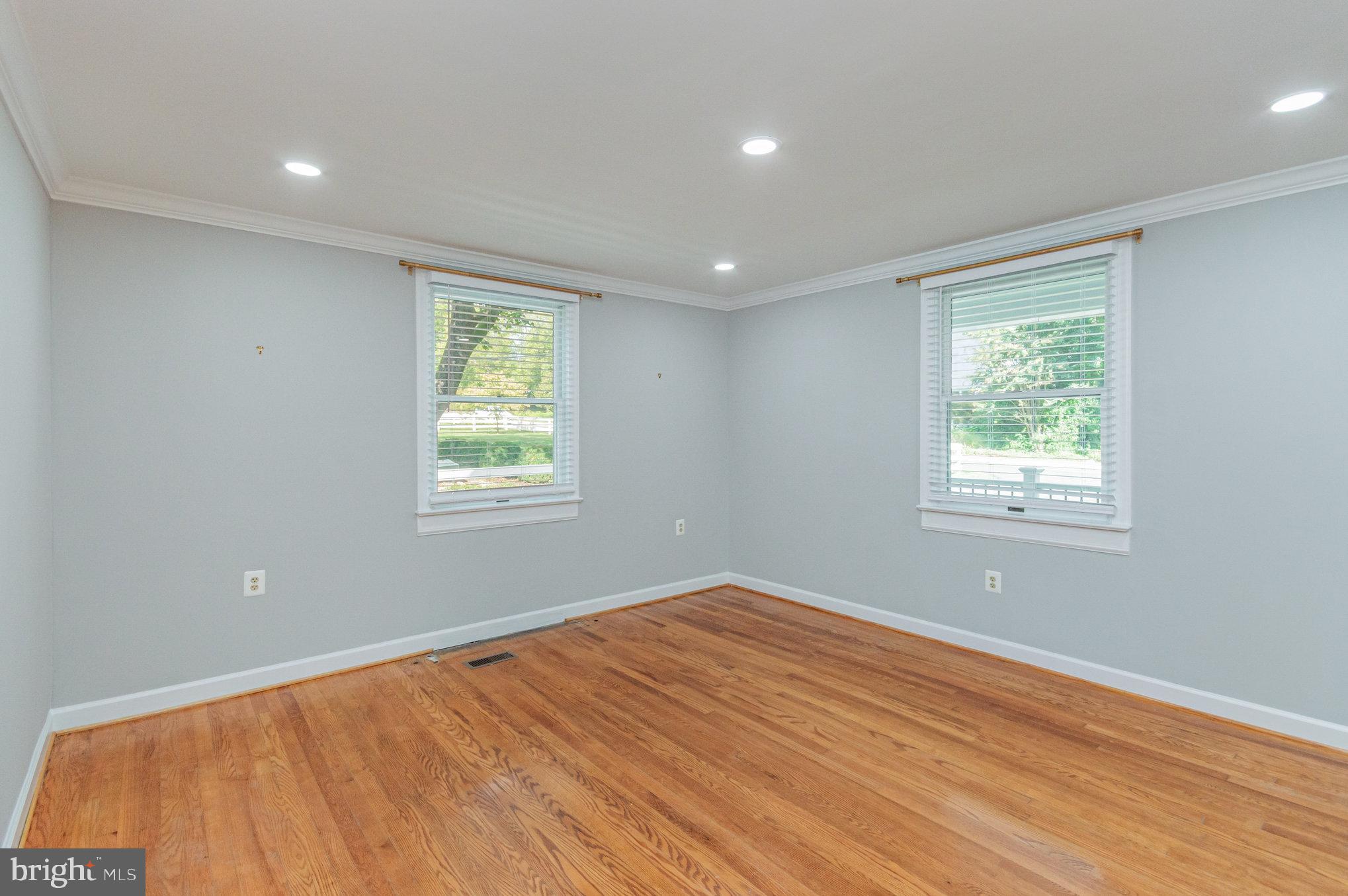 315 Edwards Ferry Road Northeast Leesburg, VA 20176 - Photo 9 of 29 Gallery Image 9