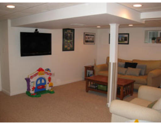 73 Shiretown Road Dedham, MA 02026 - Photo 17 of 20 Gallery Image 17