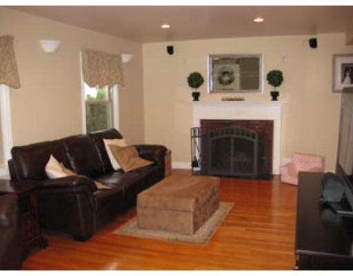 73 Shiretown Road Dedham, MA 02026 - Photo 3 of 20 Gallery Image 3