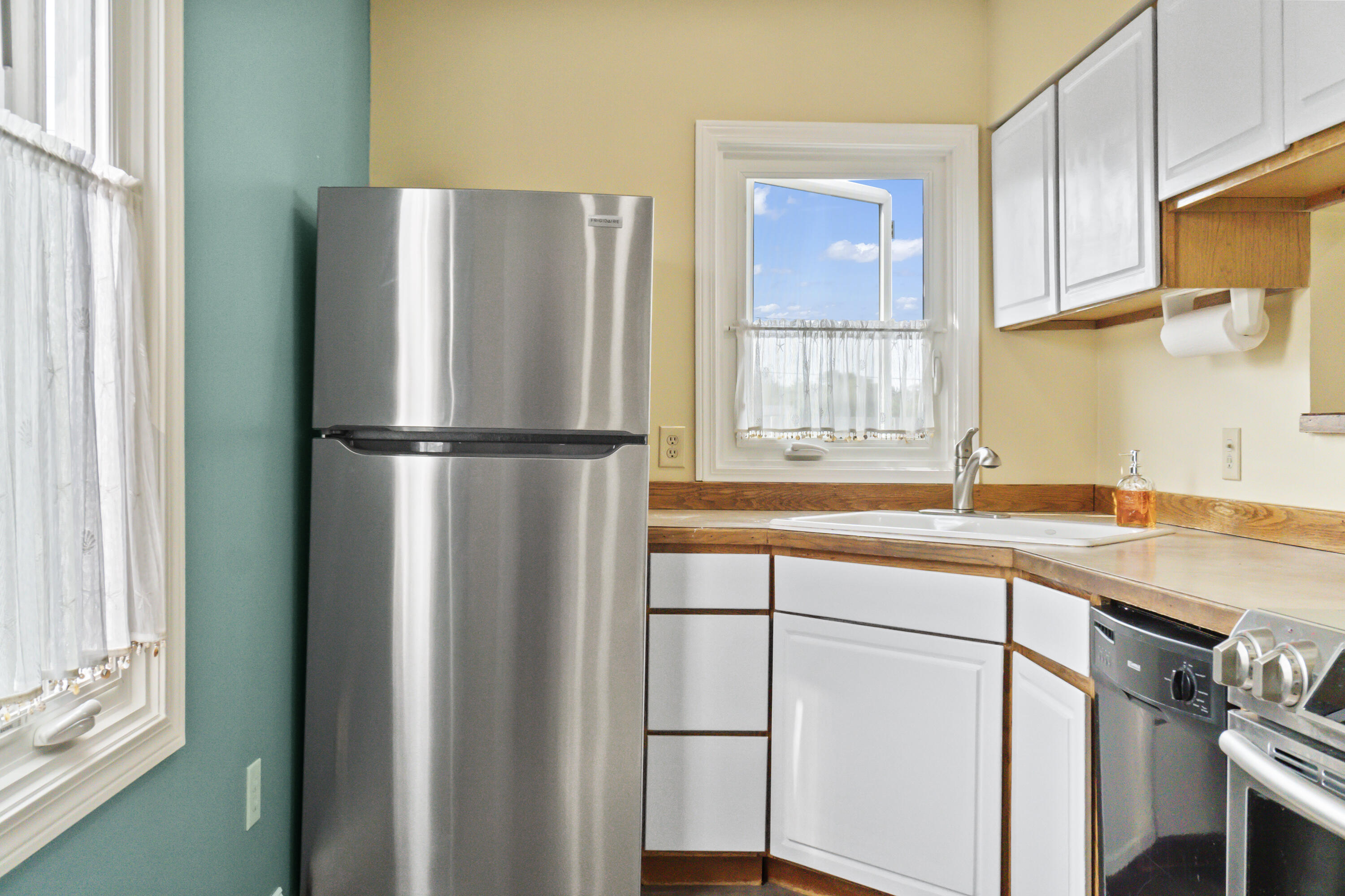 30 Broadway, Unit 5 York, ME 03909 - Photo 10 of 52 30 Broadway #5, York