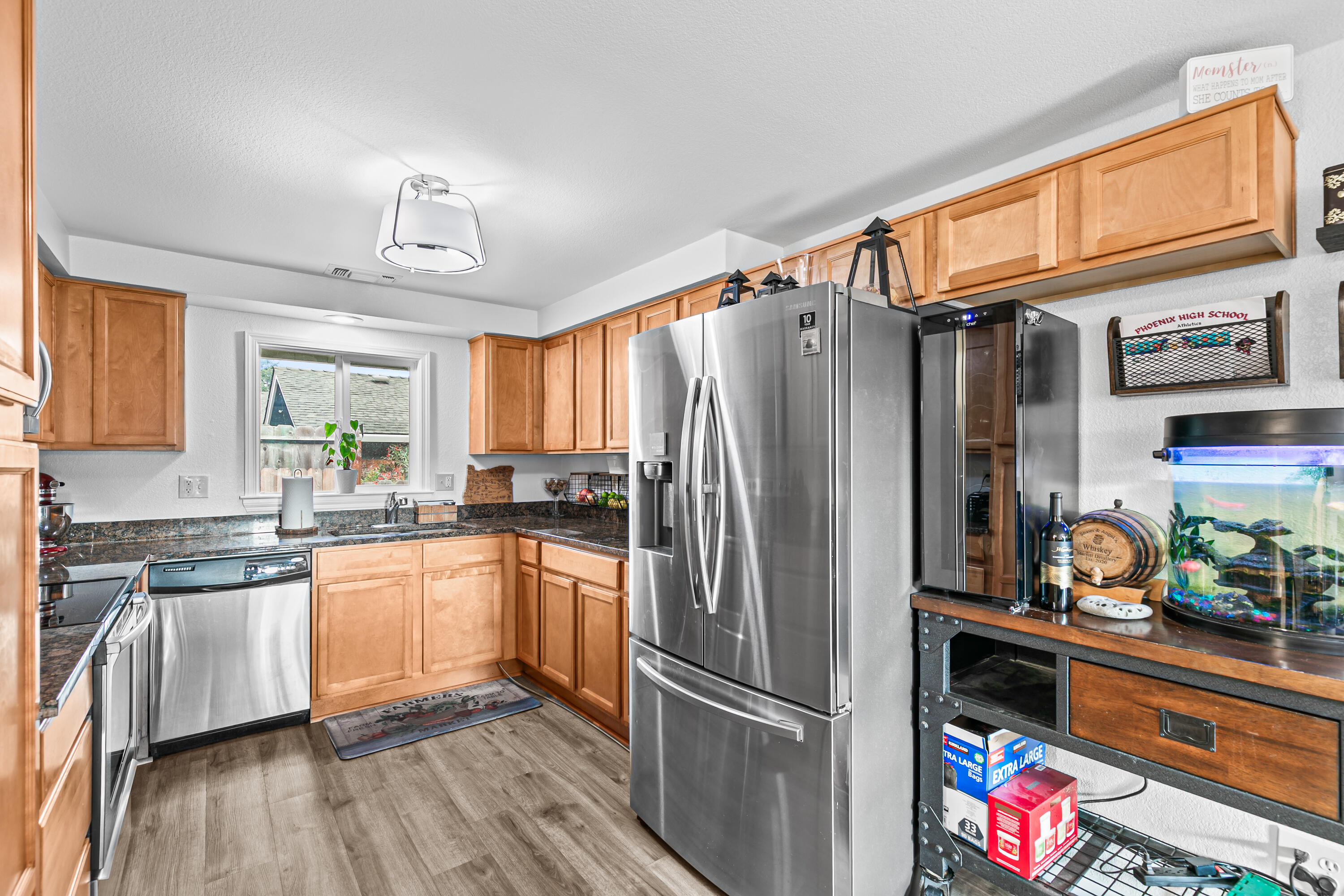 3712 Colver Road Phoenix, OR 97535 - Photo 8 of 38 9R9A9715